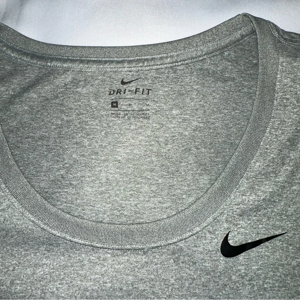 Nike dri-fit‎ shirt Heather gray medium long sleeve